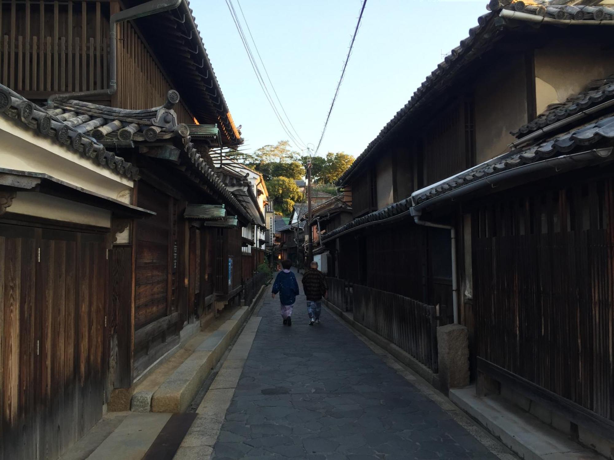 城跡石垣上の絶景古民家宿 鞆城茶屋庵 Tomo Eksteriør billede
